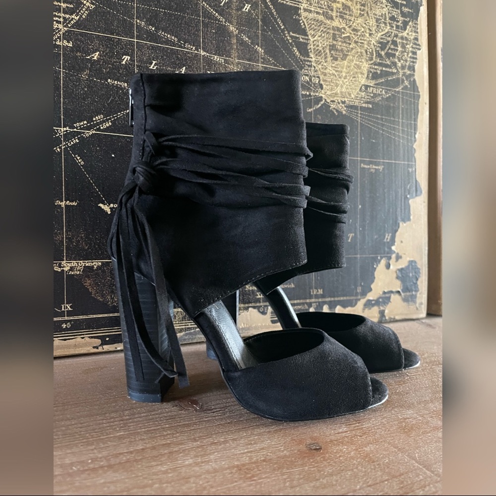 NWOT Olivia Jaymes Blk Suede Peep-To Bootie